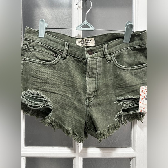 NWT Free People We The Free Living Good Vibrations Sage Denim Cutoff - Picture 2 of 10